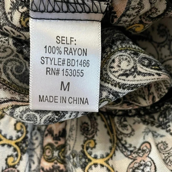 Bundle Of 2 Summer Rompers size Medium - Picture 12 of 12